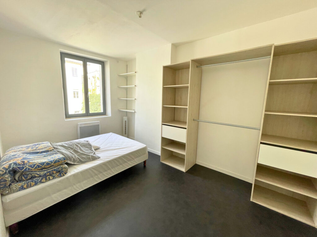 NIMES – APPARTEMENT P2  COCOONING EN CENTRE VILLE – 1 CHAMBR