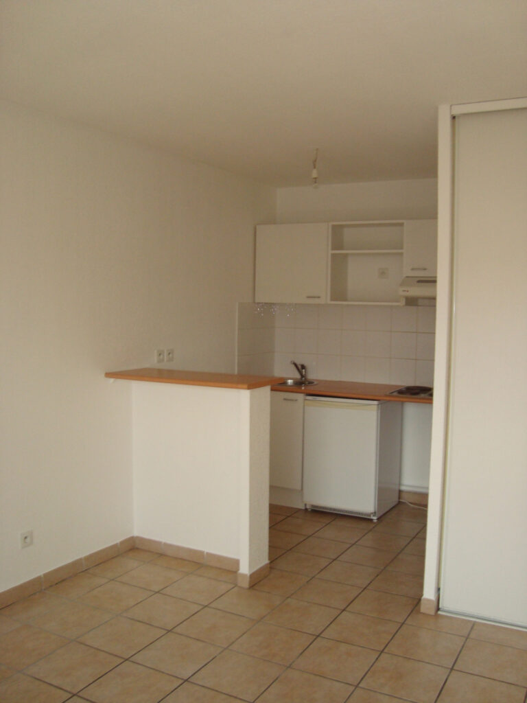 A VENDRE, BEZIERS QUARTIER POLYGONE (34)   DANS RESIDENCE SE