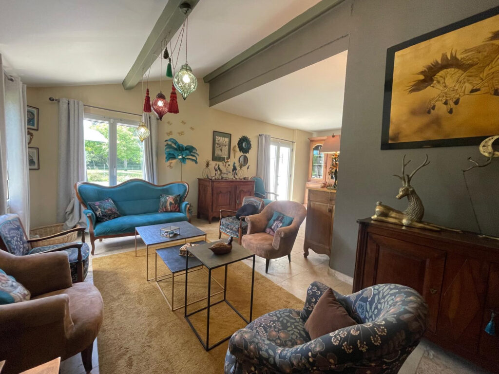 Propriété de charme avec installations équestres   220 m2 su