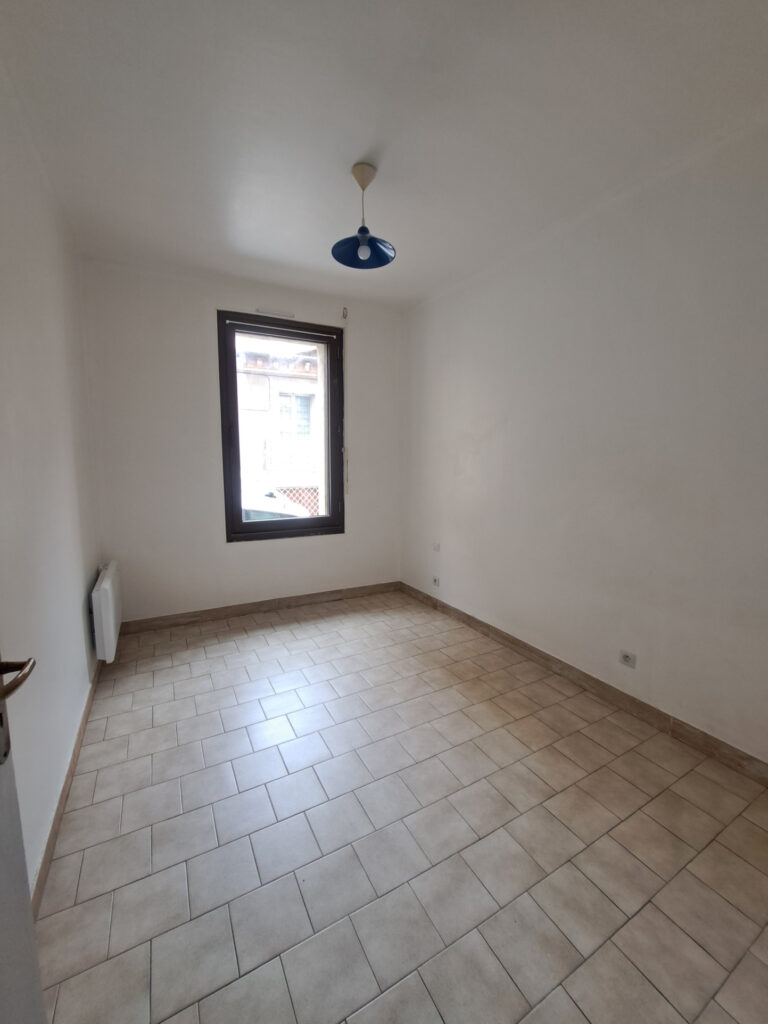 A LOUER   BÉZIERS CENTRE-VILLE (34)   APPARTEMENT T3 BIS AVE