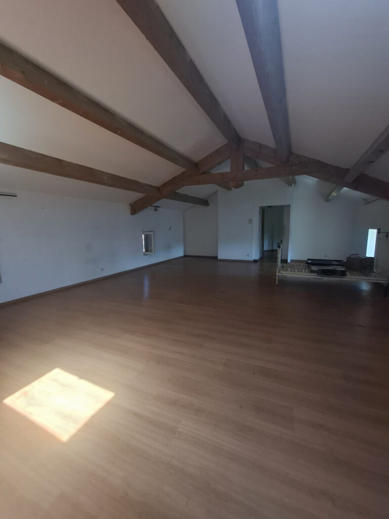 À VENDRE   MAISON DE VILLAGE D&rsquo;ENVIRON 190 M2 AVEC EXTÉRIEUR