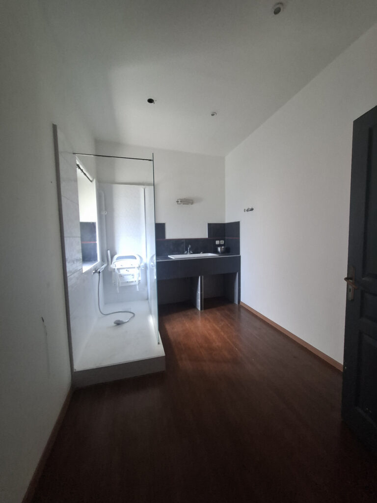 À VENDRE   MAISON DE VILLAGE D&rsquo;ENVIRON 190 M2 AVEC EXTÉRIEUR