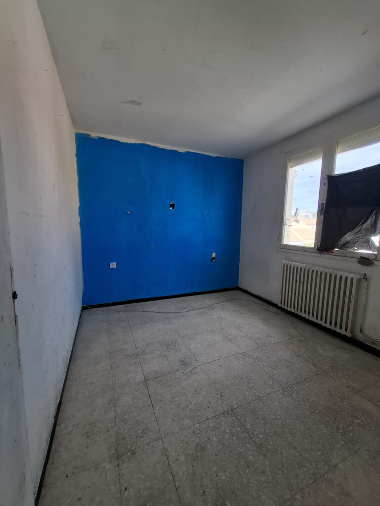 À VENDRE   MAISON AVEC JARDIN ET GARAGE   FORT POTENTIEL À R
