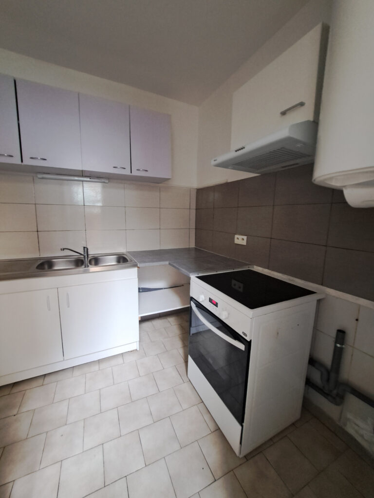 A LOUER   BÉZIERS CENTRE-VILLE (34)   APPARTEMENT T3 BIS AVE