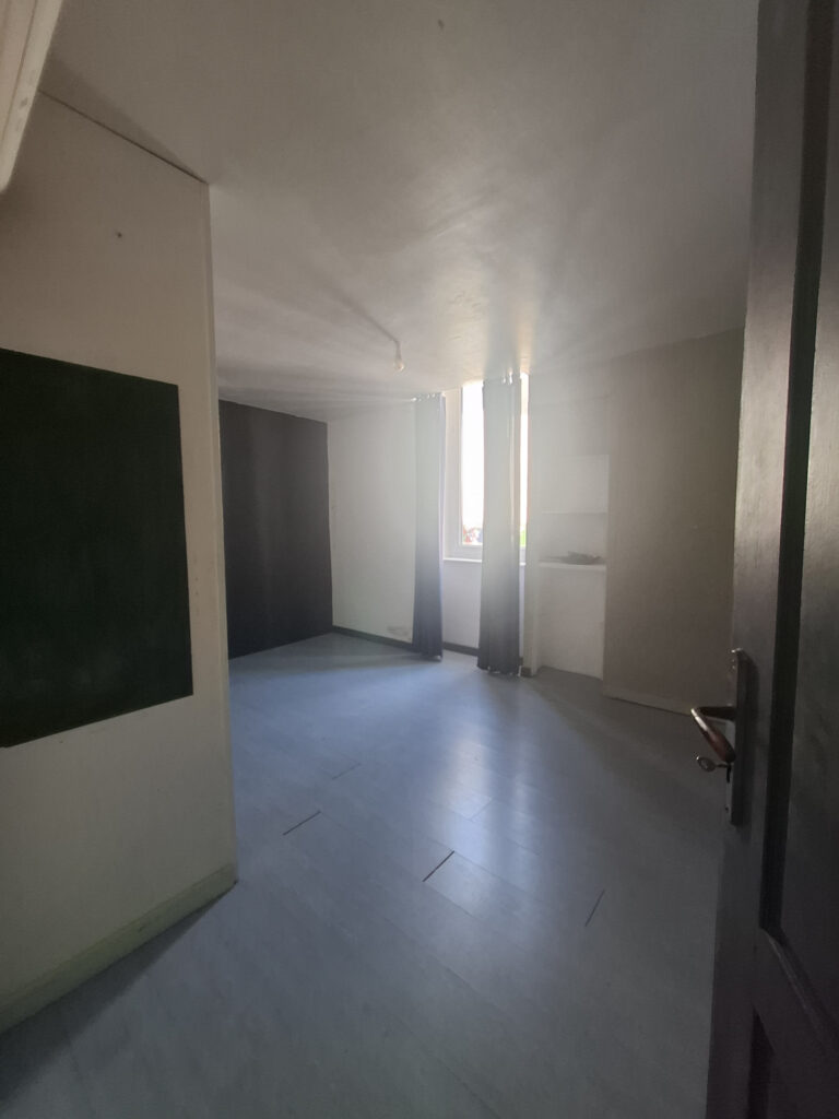 À VENDRE   MAISON DE VILLAGE D&rsquo;ENVIRON 190 M2 AVEC EXTÉRIEUR