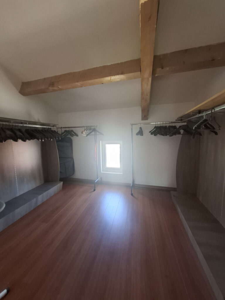 À VENDRE   MAISON DE VILLAGE D&rsquo;ENVIRON 190 M2 AVEC EXTÉRIEUR