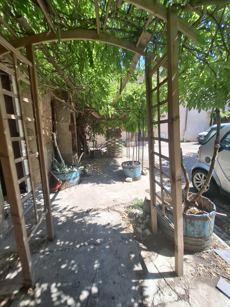 À VENDRE   MAISON DE VILLAGE D&rsquo;ENVIRON 190 M2 AVEC EXTÉRIEUR