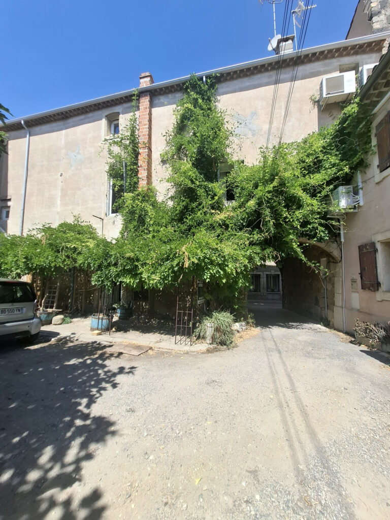 À VENDRE   MAISON DE VILLAGE D&rsquo;ENVIRON 190 M2 AVEC EXTÉRIEUR