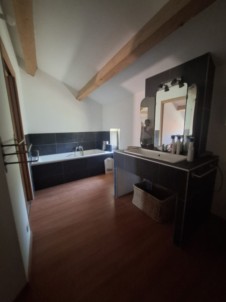 À VENDRE   MAISON DE VILLAGE D&rsquo;ENVIRON 190 M2 AVEC EXTÉRIEUR
