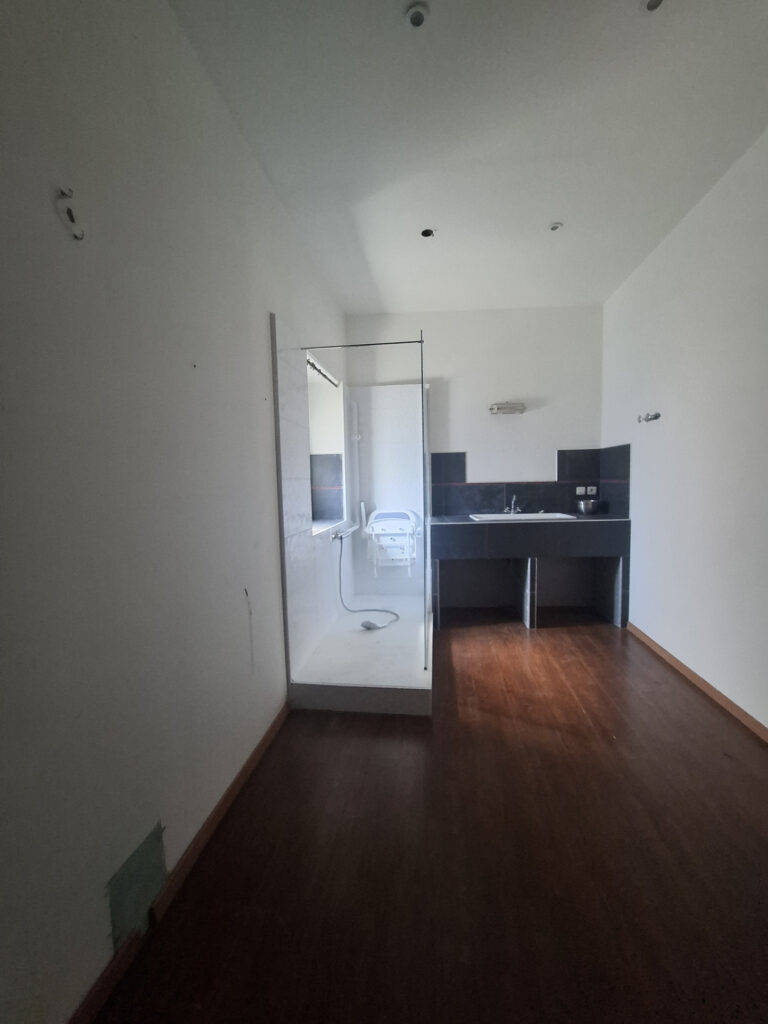 À VENDRE   MAISON DE VILLAGE D&rsquo;ENVIRON 190 M2 AVEC EXTÉRIEUR