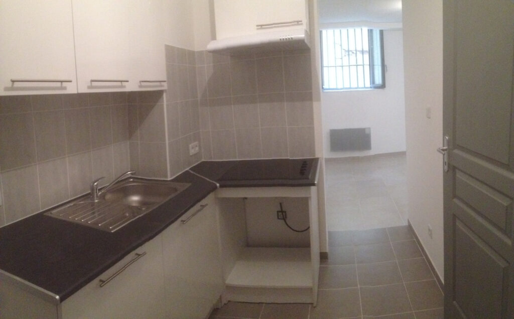 A VENDRE BEZIERS QUARTIER CATHEDRALE (34)   IMMEUBLE  A FORT