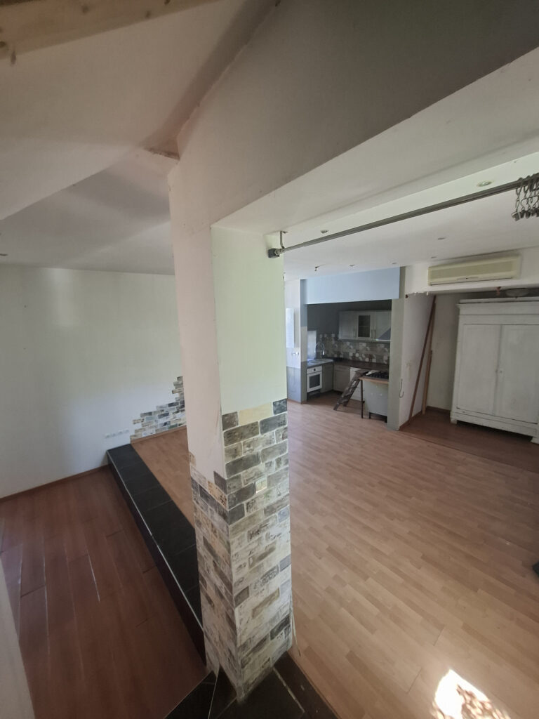 À VENDRE   MAISON DE VILLAGE D&rsquo;ENVIRON 190 M2 AVEC EXTÉRIEUR