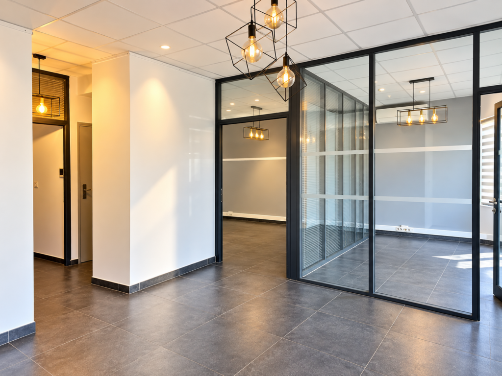 Investissement Nîmes   Murs commerciaux + studio loué   111