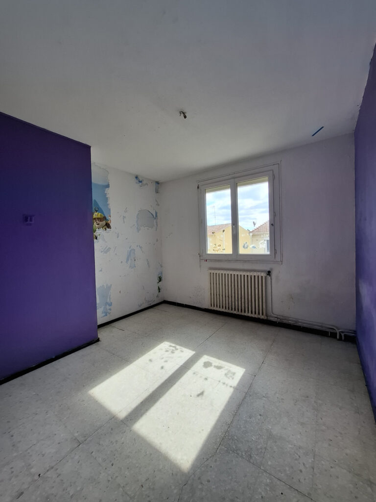 À VENDRE   MAISON AVEC JARDIN ET GARAGE   FORT POTENTIEL À R