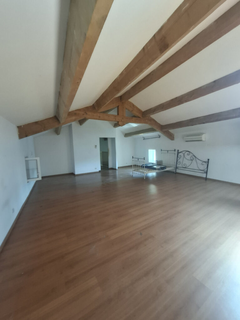 À VENDRE   MAISON DE VILLAGE D&rsquo;ENVIRON 190 M2 AVEC EXTÉRIEUR